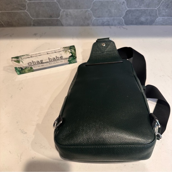 Louis Vuitton Avenue SlingBag Tiaga Leather Green - Picture 10 of 16
